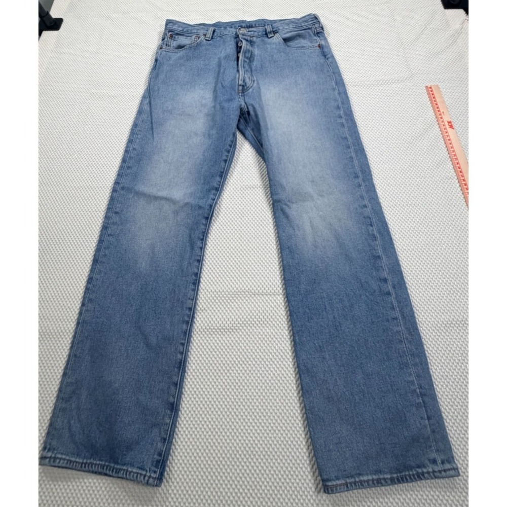 Levi's 501 Original Fit Button Fly Jeans Light Wash Denim 28x30 Women's